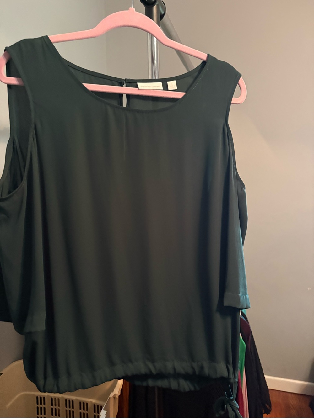 New York & Company Dark Green Sleeveless Cold-Shoulder Blouse